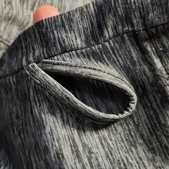 DANSKIN Running Jacket Light w Thumbies - Picture 3 of 4